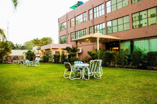 Hotel Country Inn image 1